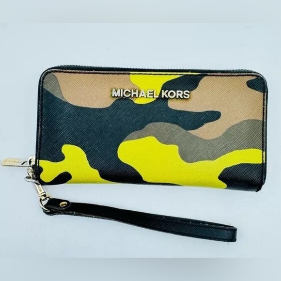 MICHAEL Michael Kors Jet Set Acid Yellow & Brown Camo Tote & Wallet BUNDLE EUC - Picture 10 of 15